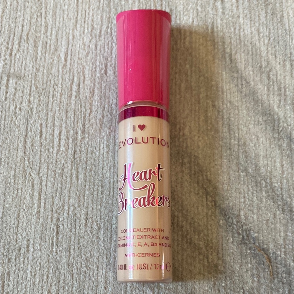 🤩SALE!🤩 4/$4!

Revolution Heart Breakers Concealer with coconut extract